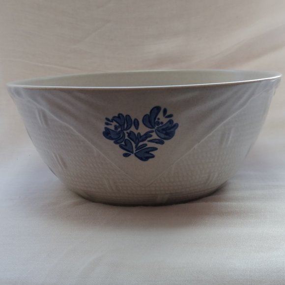 Vintage Pfaltzgraff Yorktowne 8" Basket Bowl - Picture 1 of 8
